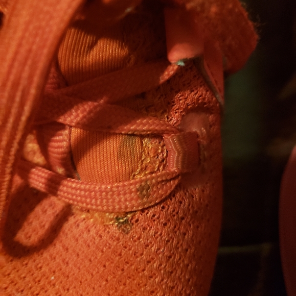 Boys Pre-owned Red & Black Pumas - Picture 2 of 6